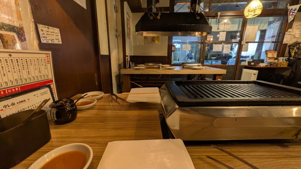たれ山大井町店のテーブル