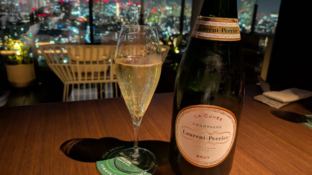 大井町のトラベラーズハウスルーフトップバーのローランペリエ