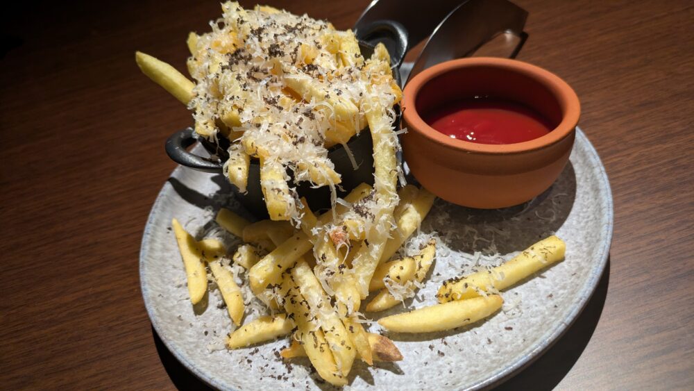 大井町のトラベラーズハウスルーフトップバーのトリュフフレンチフライ