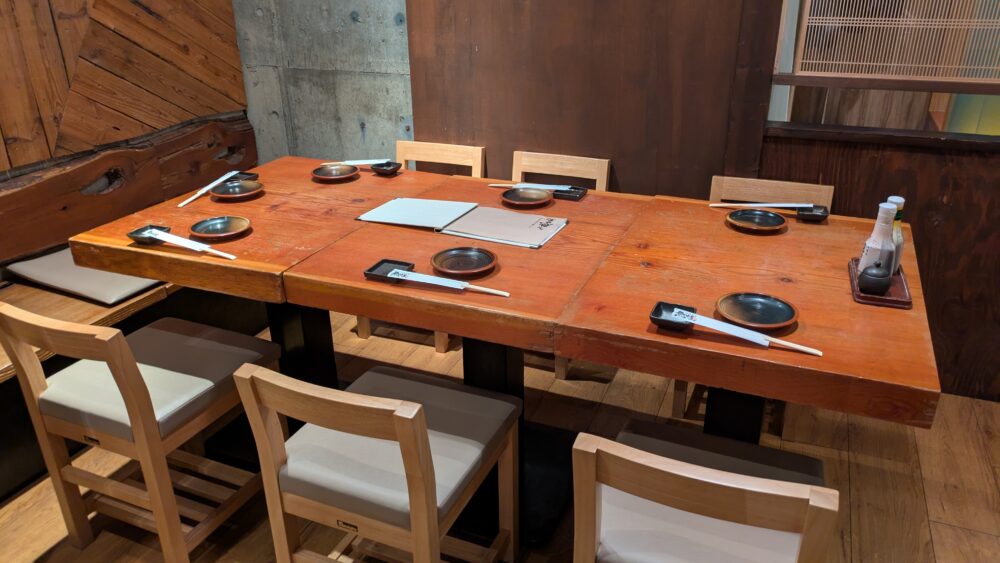 九州熱中屋品川のテーブル席