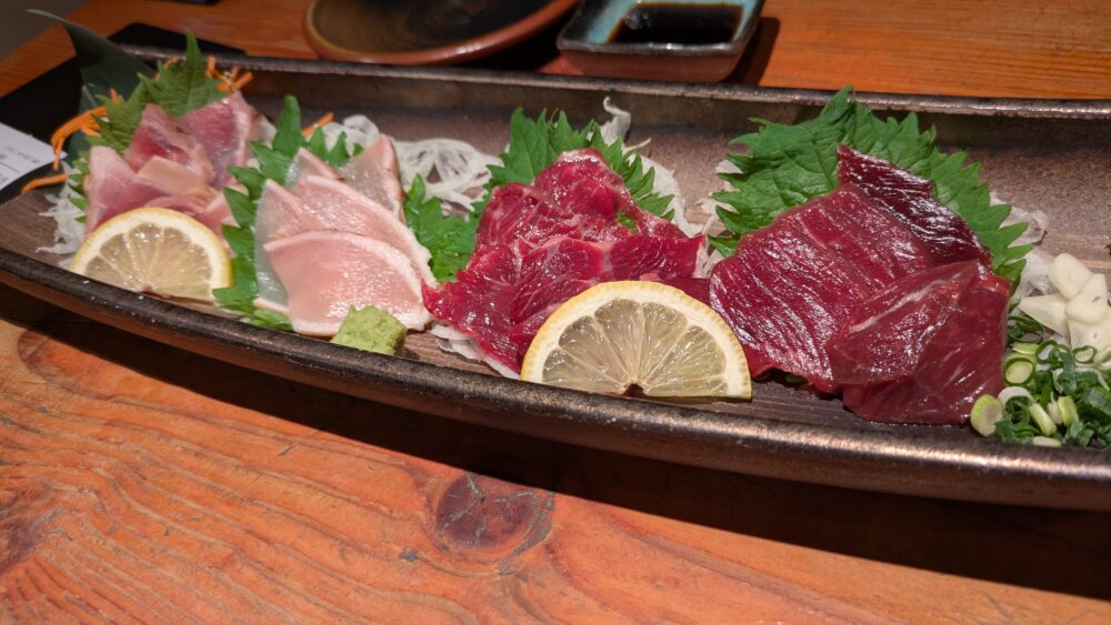 九州熱中屋品川の馬刺しと鳥刺しの盛り合わせ