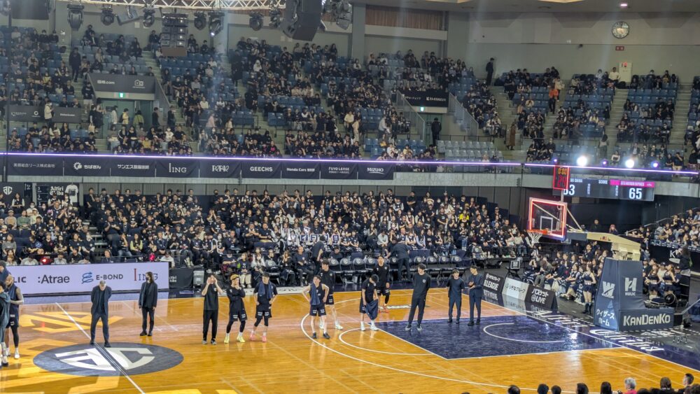 アルティーリ千葉の試合終了後の挨拶