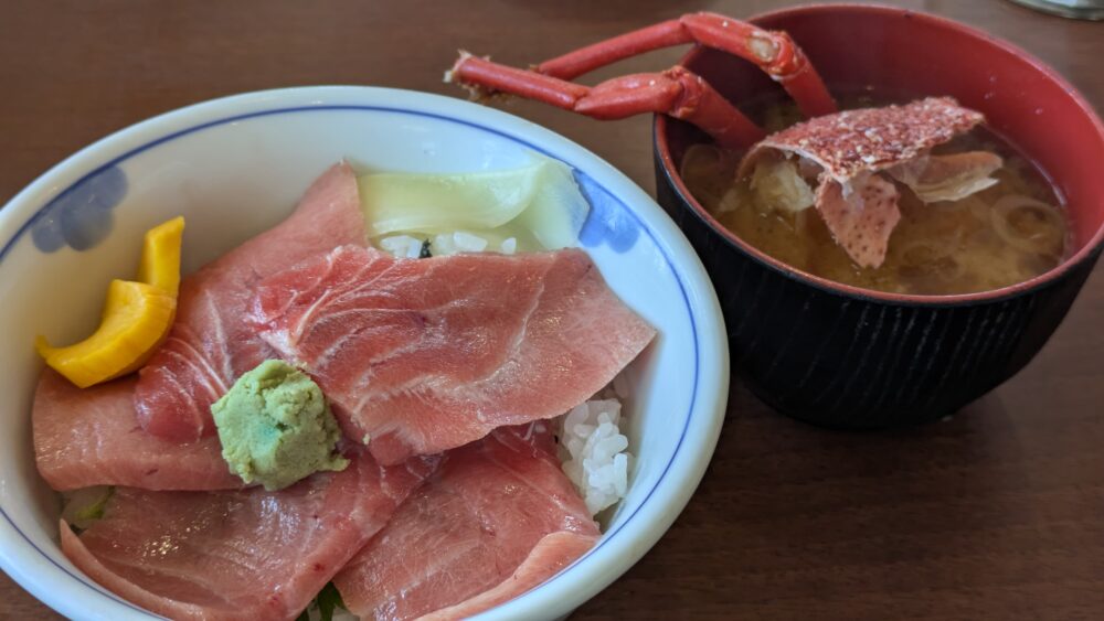 一山いけすの鉄火丼