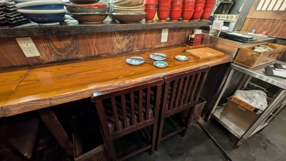 大和屋音次郎のカウンター席