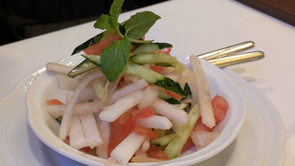 インディアンレストラン西麻布byKENBOKKEのサラダ