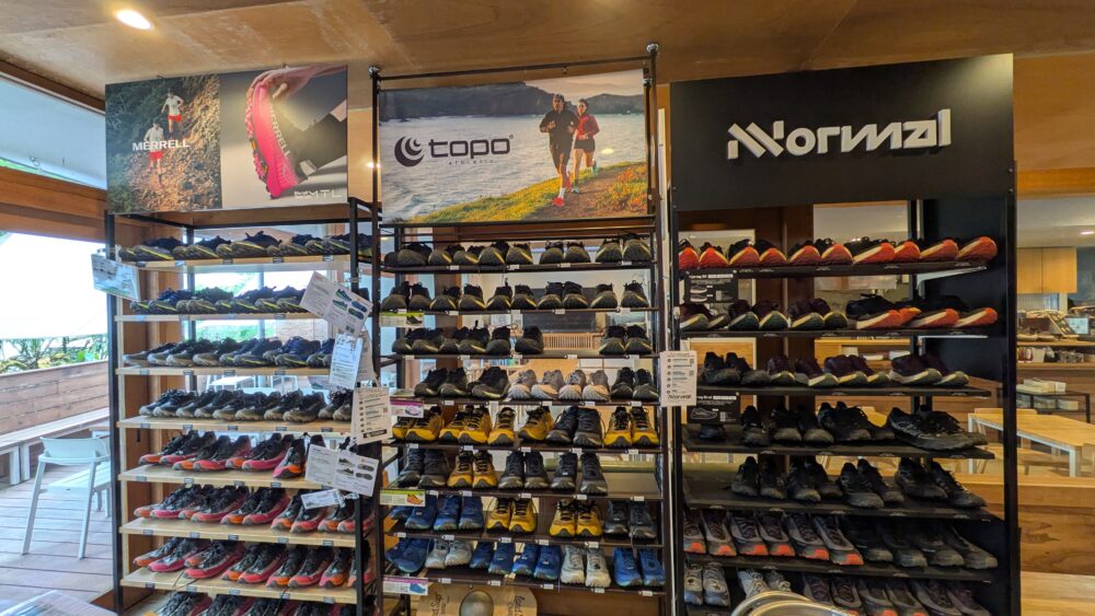 高尾山ベースキャンプのシューズのメーカー