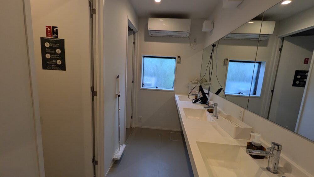高尾山ベースキャンプの洗面台