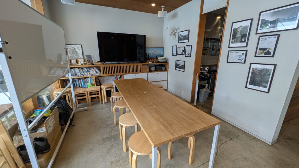 高尾山ベースキャンプカフェバーの団体席