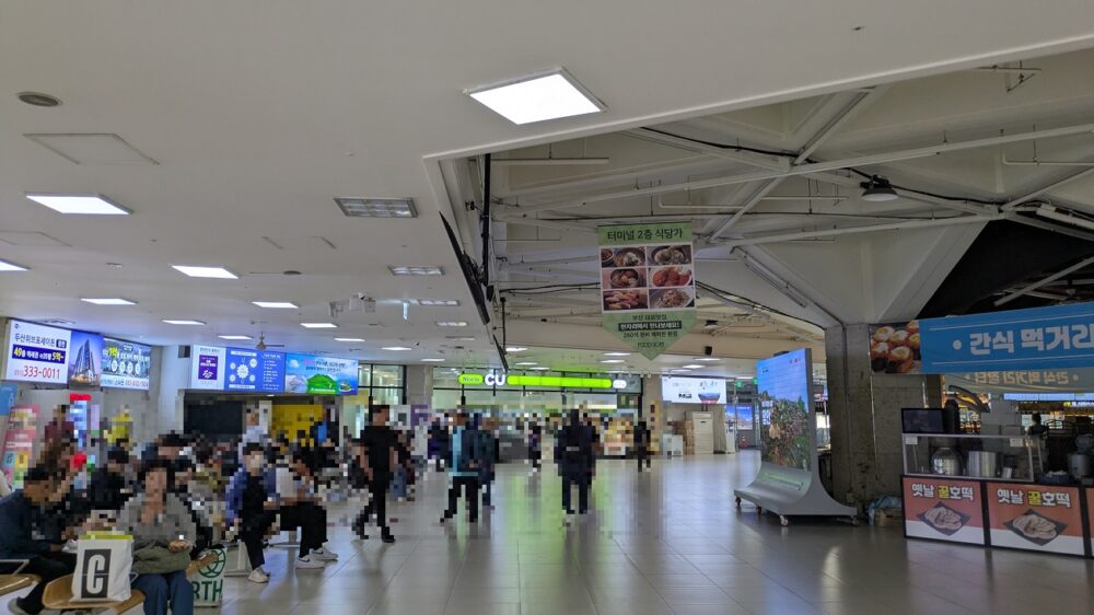 釜山西部バスターミナルの館内