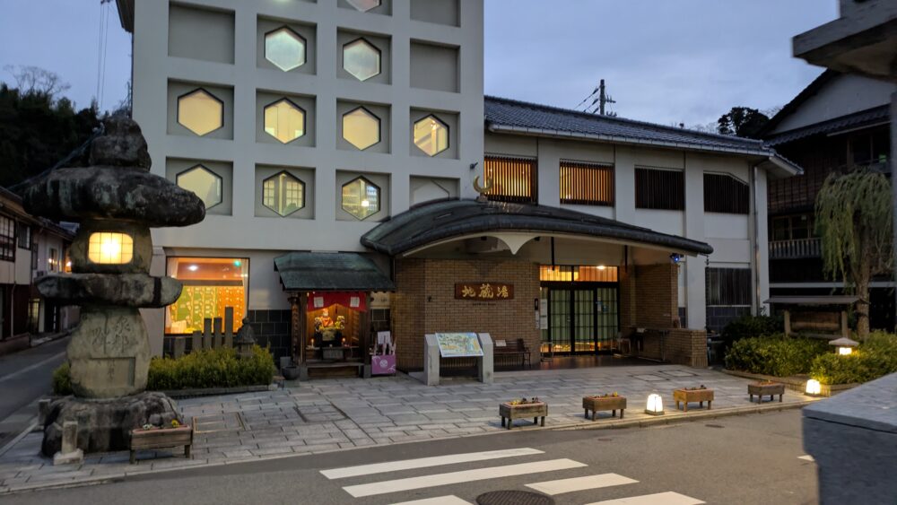 早朝の城崎温泉の地蔵湯