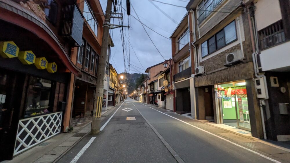 早朝の城崎温泉をジョギング