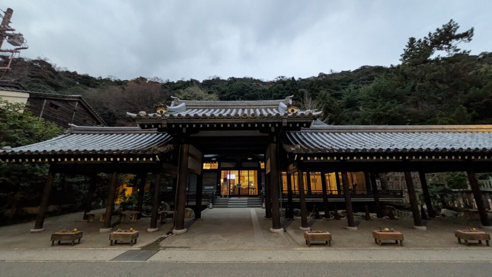 早朝の城崎温泉の御所の湯