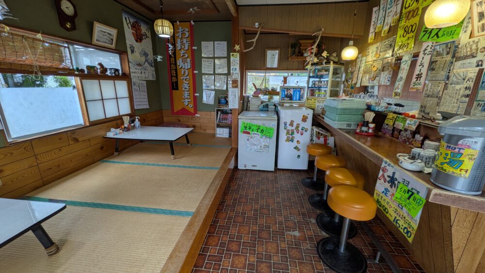 いかやき磯舟の店内