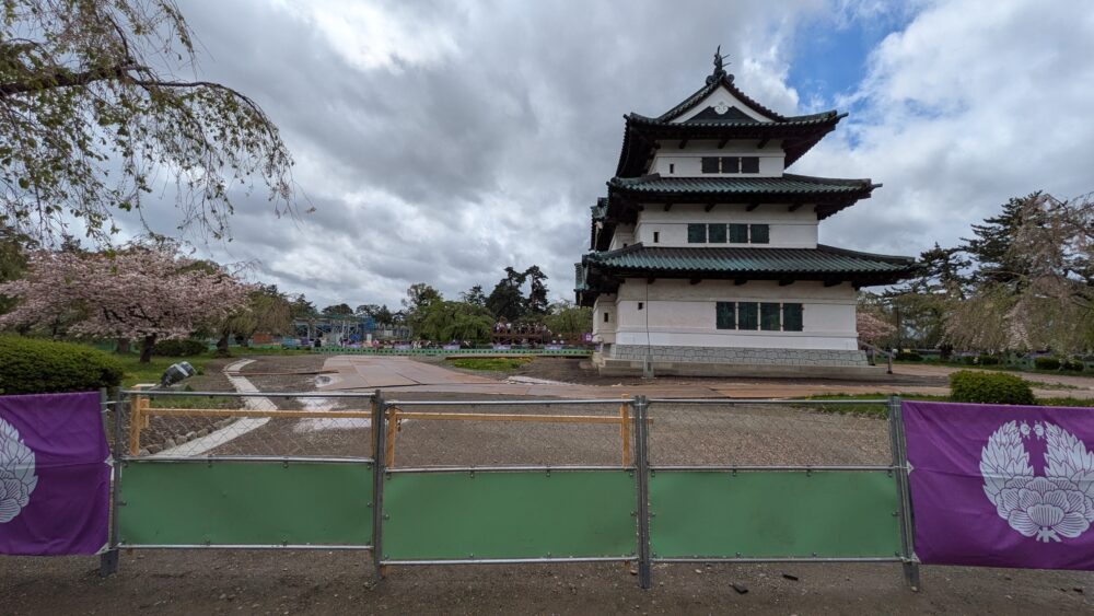 弘前城の曳戻し工事