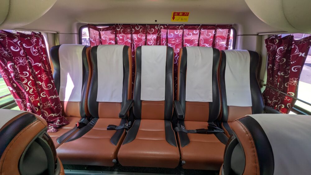 釜山からの高速バスの車内の最後尾