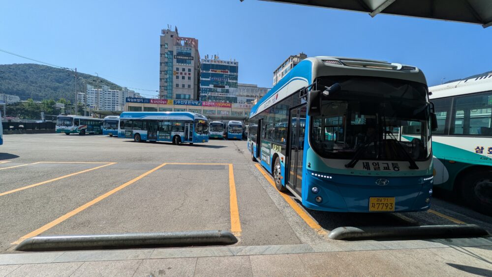 古県バスターミナルの乗り場