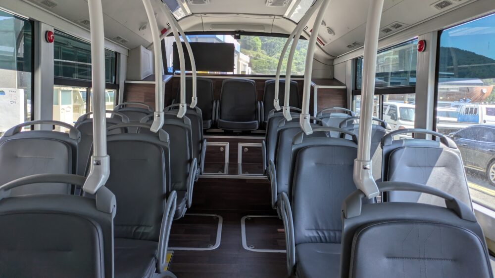 古県エリアの路線バスの車内