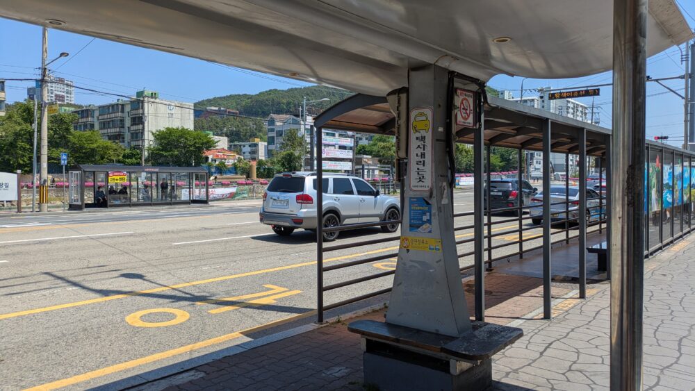 古県バスターミナルのそばにある下端(하단:ハダン)駅行のバス停
