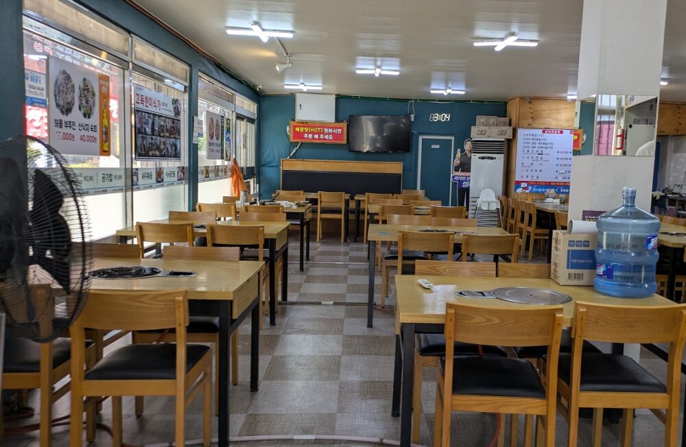 五六島ナッチポックンのテーブル席