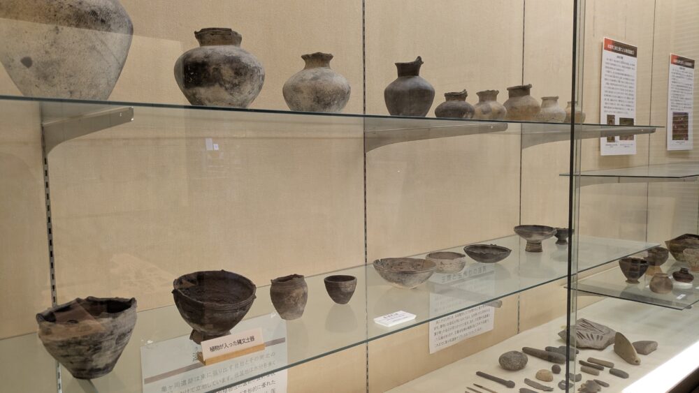 木造亀ヶ岡考古資料室の土器