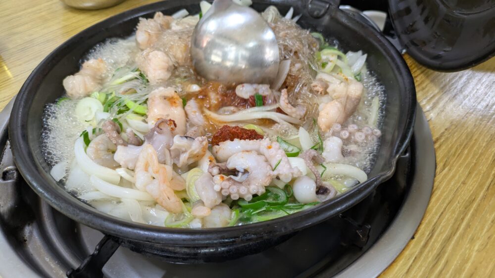 五六島ナッチポックンのナッコプセはお店の方が作ってくれます。