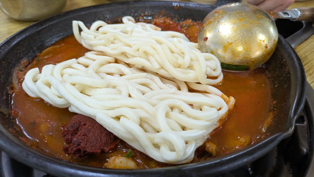 五六島ナッチポックンのナッコプセのうどん2玉