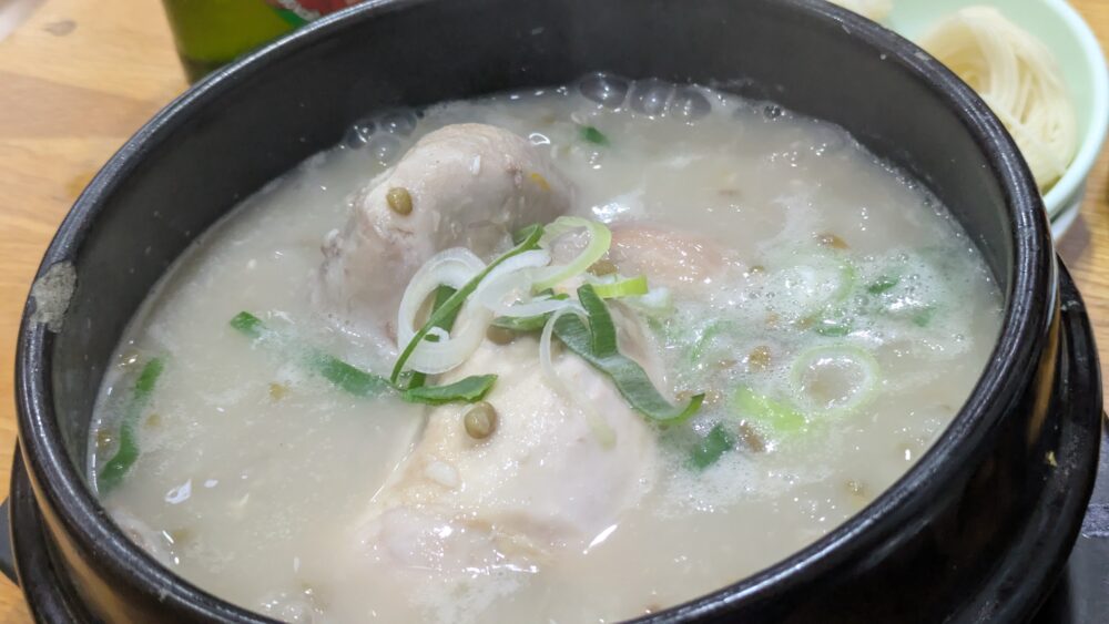 南浦参鶏湯の納豆サムゲタン