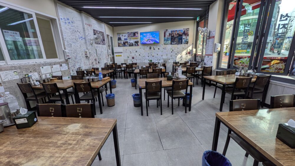海雲台元祖ハルメクッパ(中洞)の店内