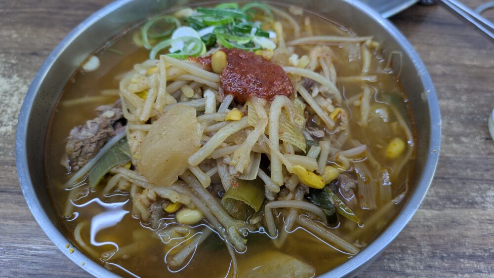 海雲台元祖ハルメクッパ(中洞)の牛肉麺