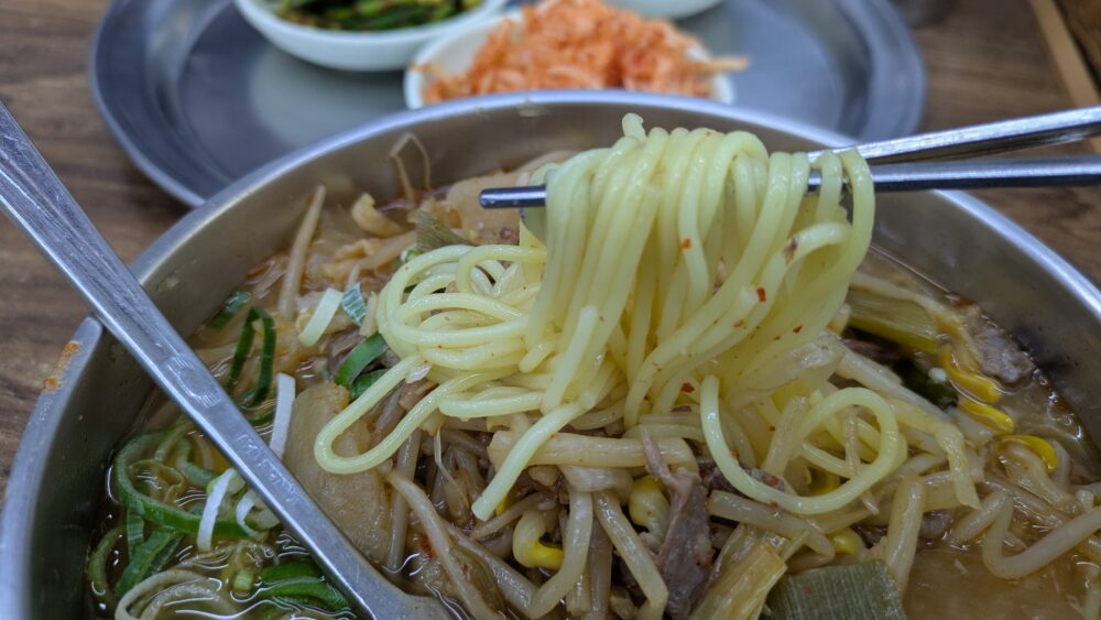 海雲台元祖ハルメクッパ(中洞)の麺