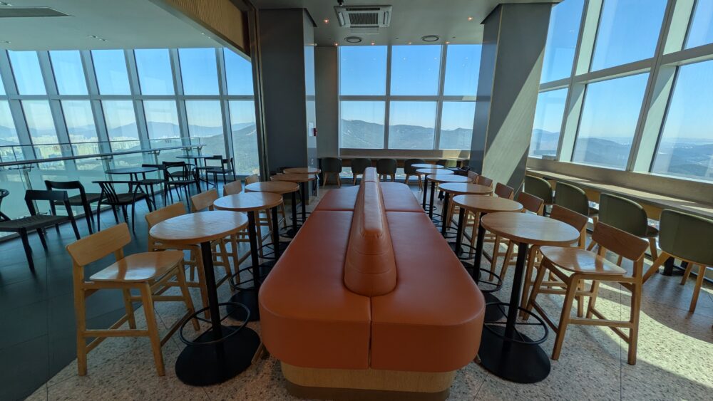 釜山エックス・ザ・スカイのスターバックスの店内