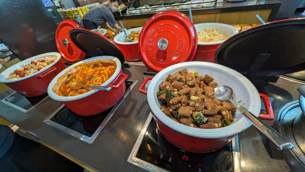 釜山のSky Hub Loungeのブッフェ