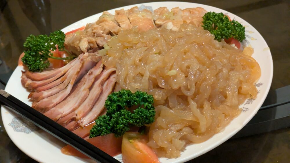 東海飯店大門本店の三種類中華前菜の盛り合わせ