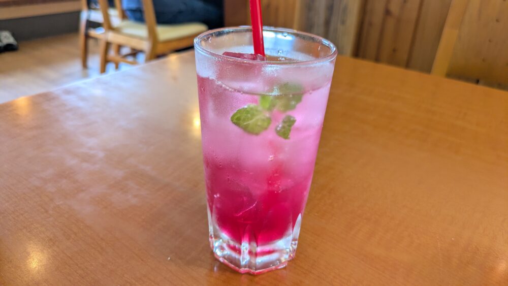 フライデイの赤しそソーダ