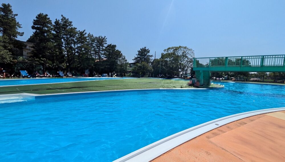 市川市民プールの流れるプール