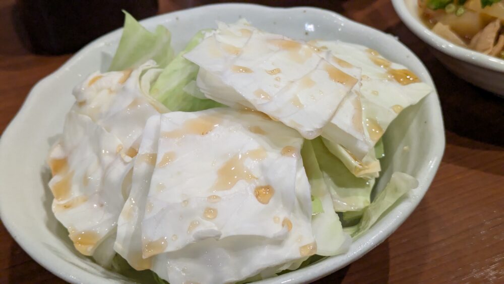 ます家芝大門店の山盛りキャベツ