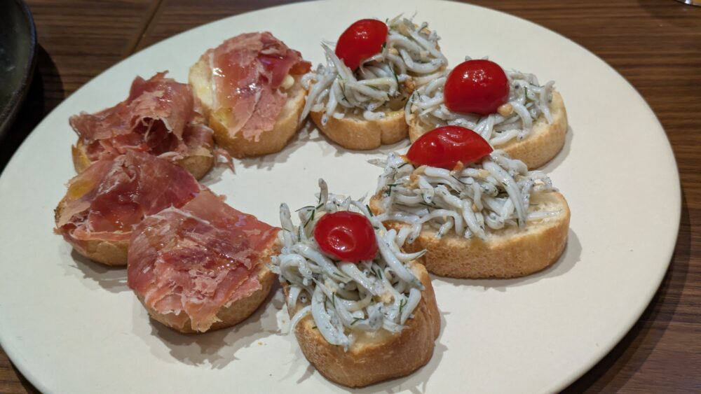 ブリランテタヴォラDai 勝どき店のハモンセラーノと発酵バターとシラス と 塩トマト