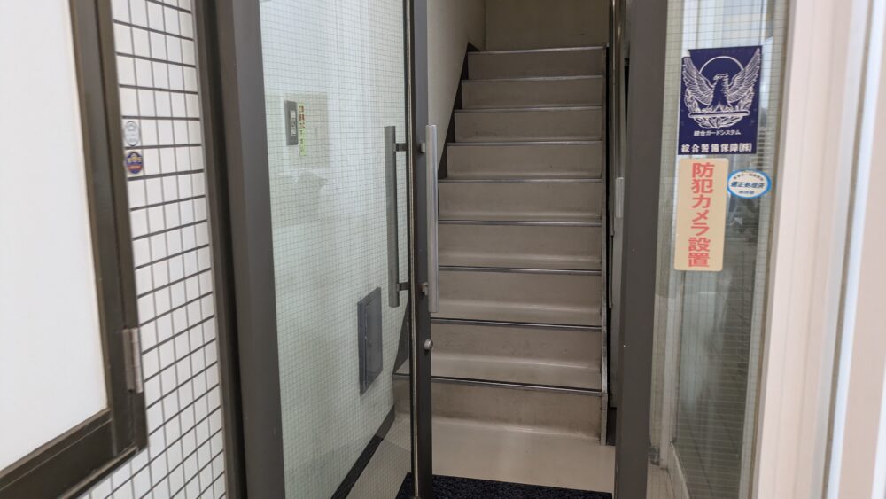 パソコン修理Dr.市川駅前店の階段