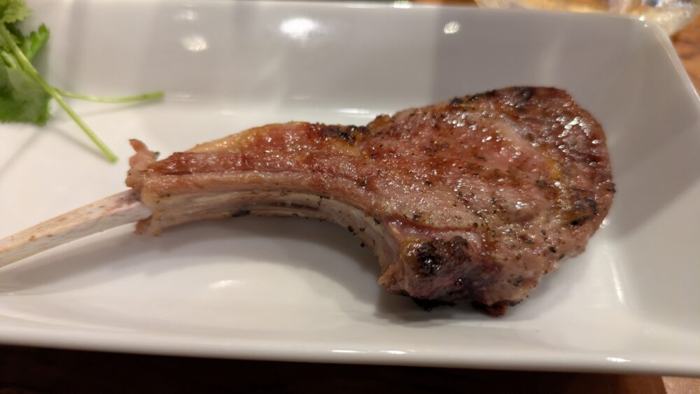 網焼きジンギスカン羊肉酒場悟大水道橋店のスプリングラムチョップ