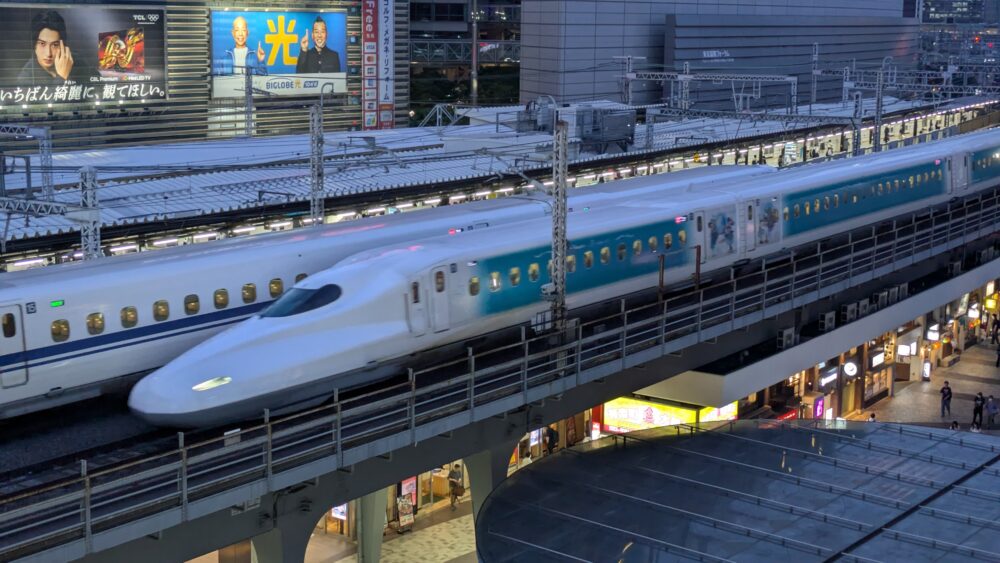ラピスブルー有楽町からディズニートレインを見る