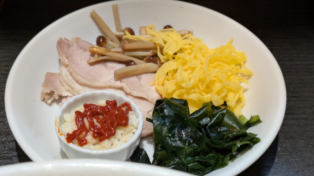 ラーメン大至の塩夏みかんつけ麺の具材