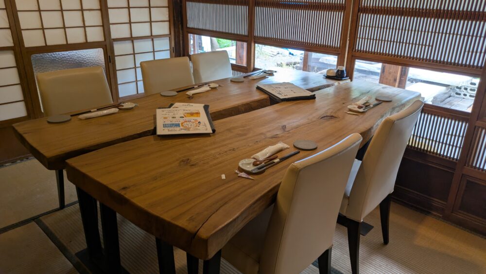基別邸古楽庵のテーブル