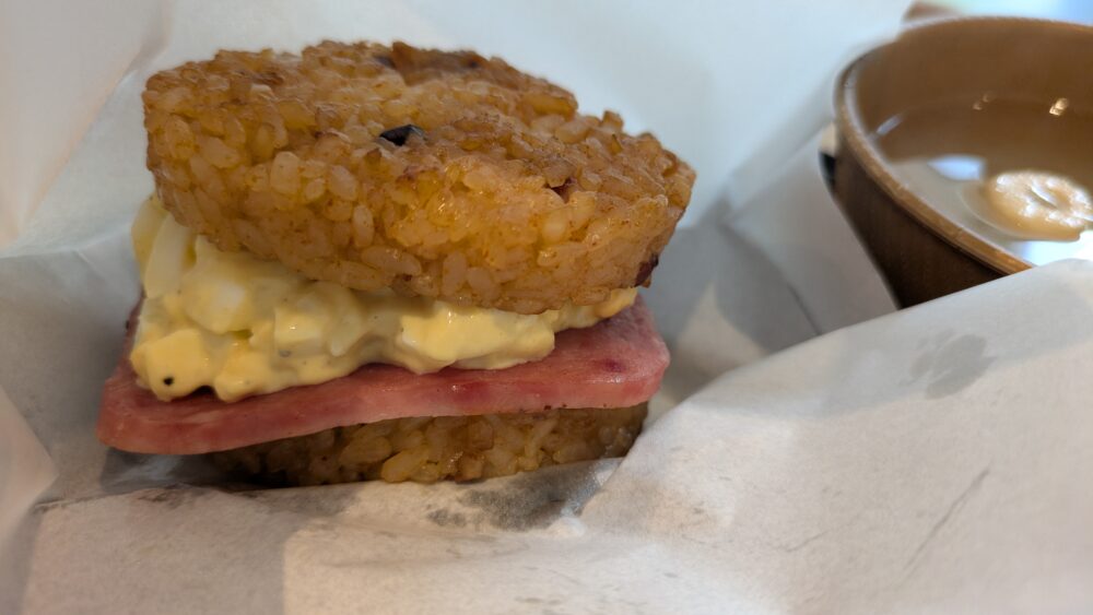 コメコメバーガー博多駅前店の朝食付き