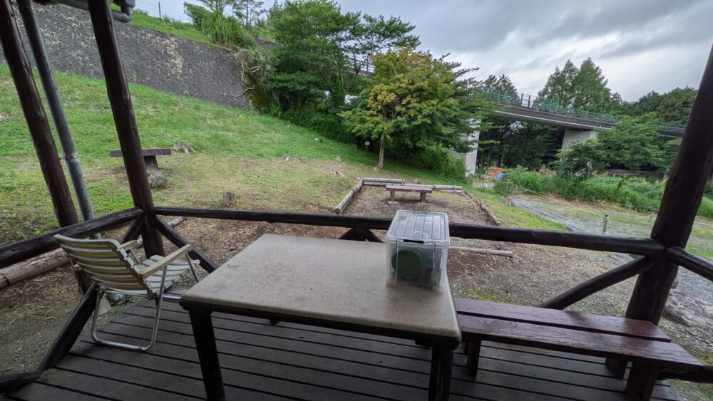 乙女森林公園第一キャンプ場のバンガローのテラス