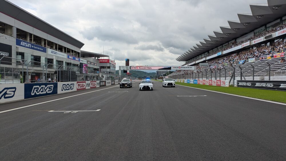 富士スピードウェイの路面