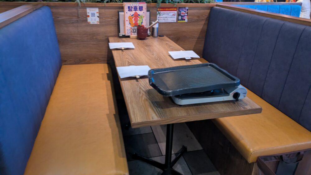 韓国料理ホンデポチャのテーブル