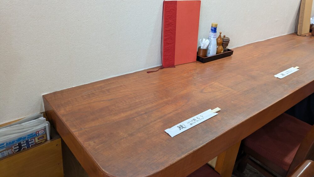 うなぎ前むらのカウンター席