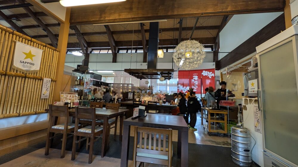 お食事処花りんごの店内