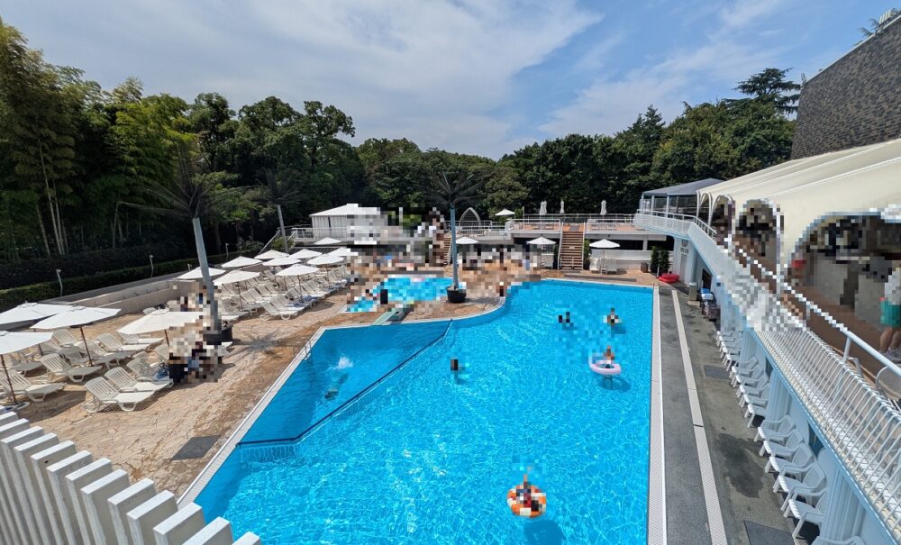 ニューオータニのガーデンプールの全景