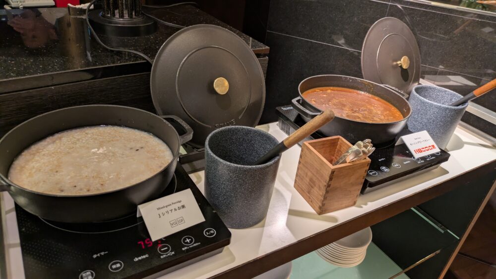 ニューオータニSATSUKIの最強の朝食のおかゆとカレー